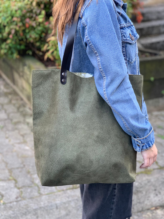 Bolso Tote verde con asas de cuero