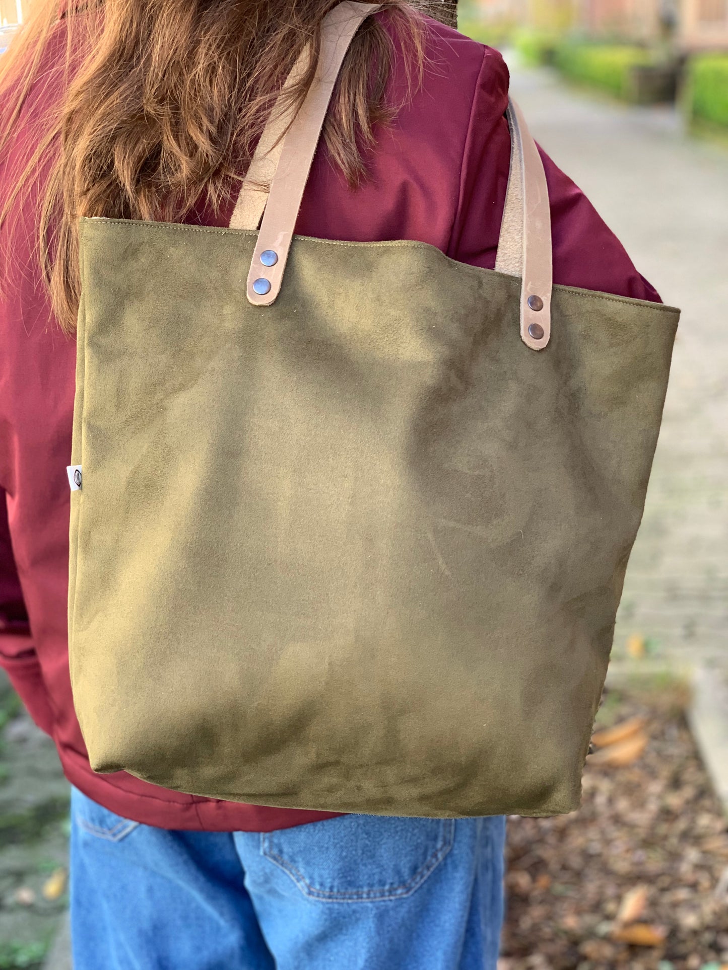Bolso Tote antelina verde asa cuero