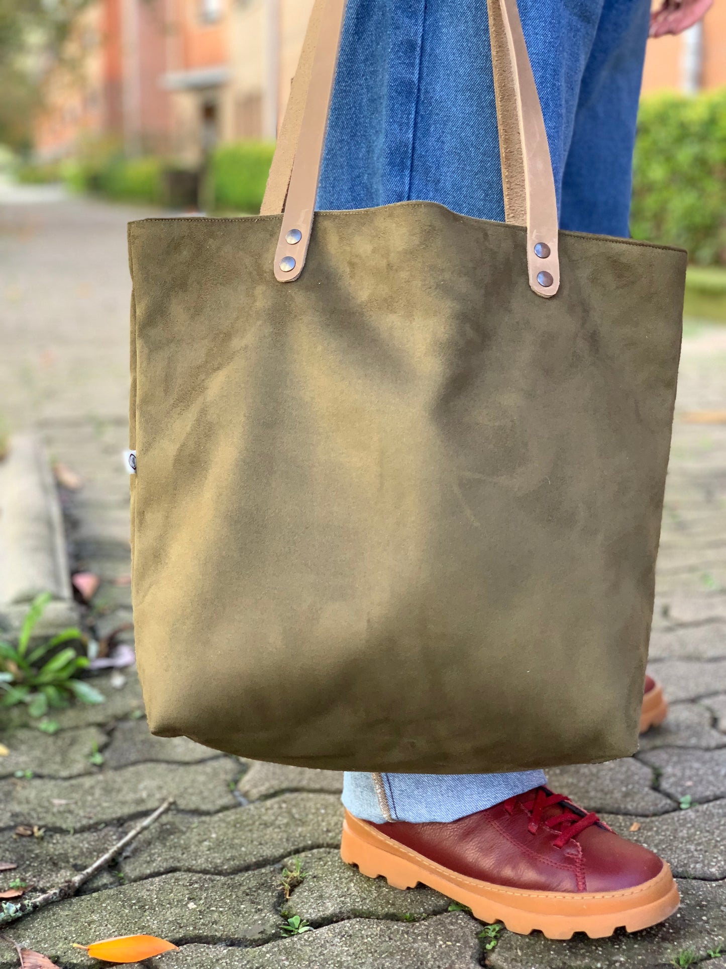 Bolso Tote antelina verde asa cuero