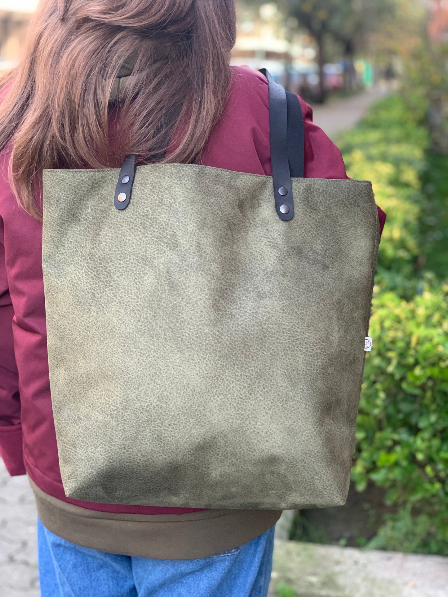 Bolso Tote verde con asas de cuero