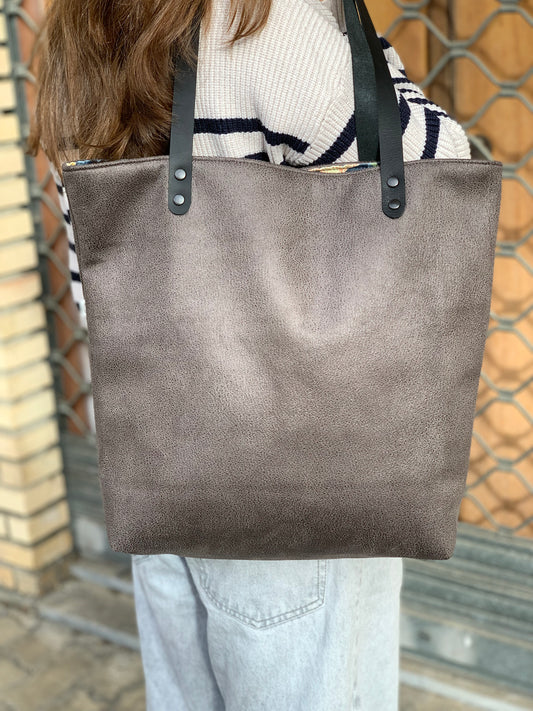 Bolso Tote polipiel gris con asas de cuero